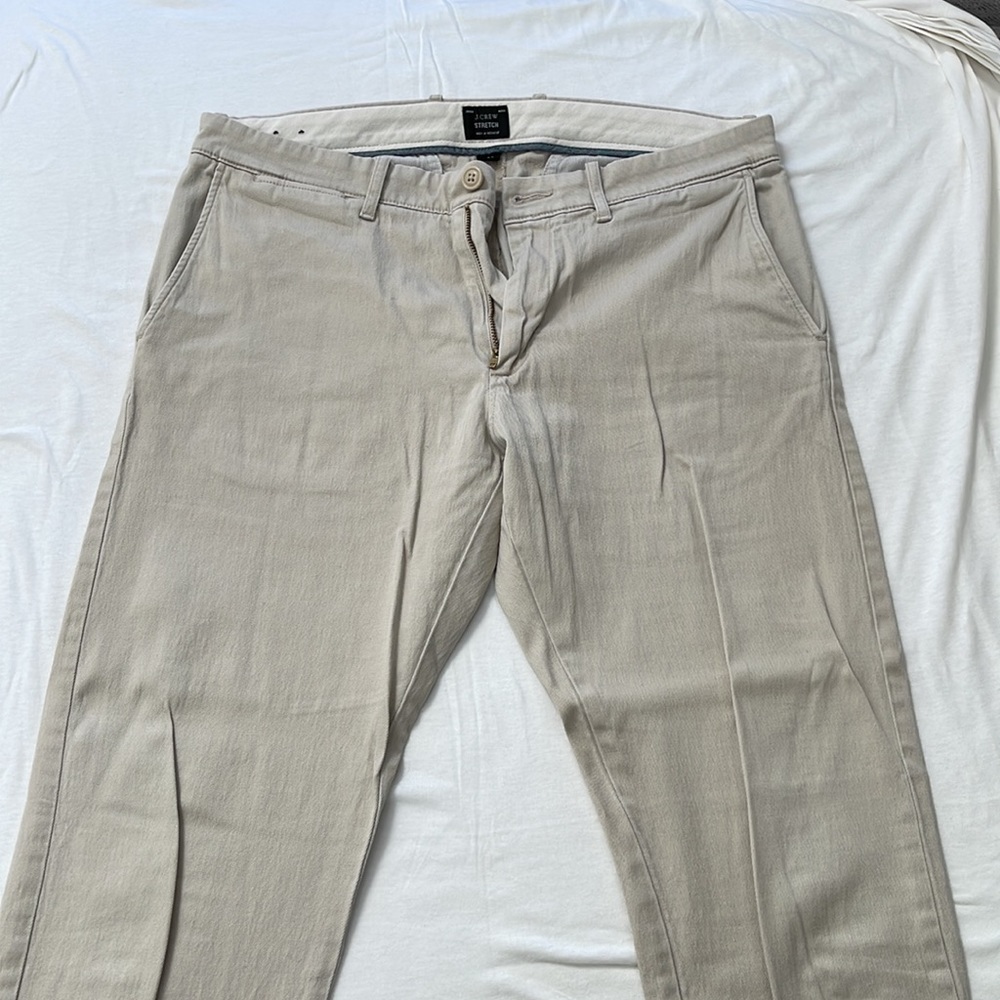 32x32 J. Crew Chino pants. Cream.